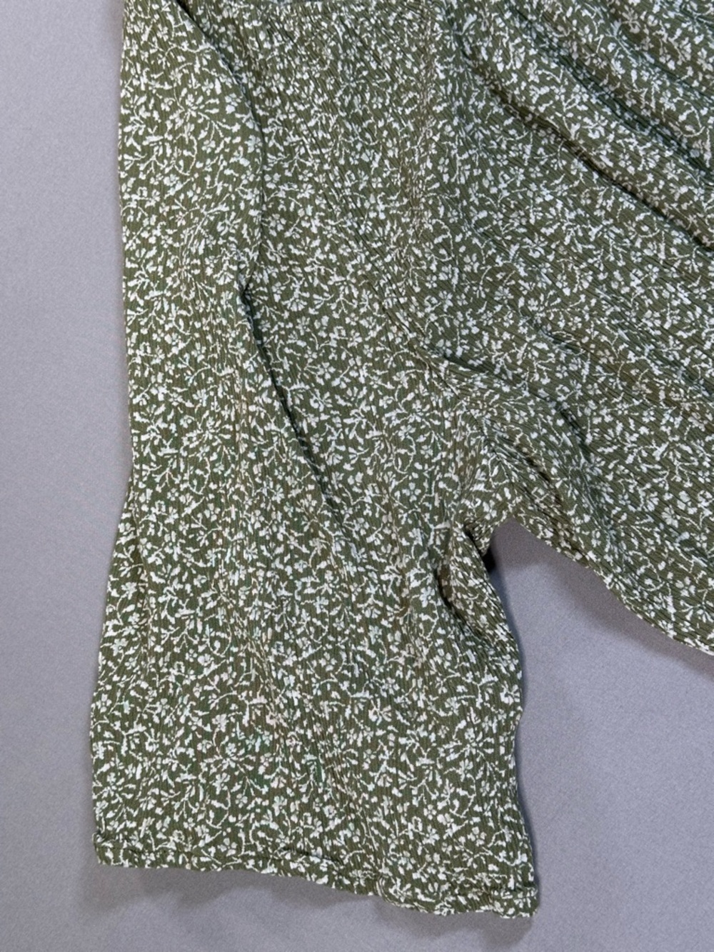 Faherty Amira Top, Ditsy Floral, Flowy V-Neck, Elbow Sleeve- Womens Large - Picture 8 of 14